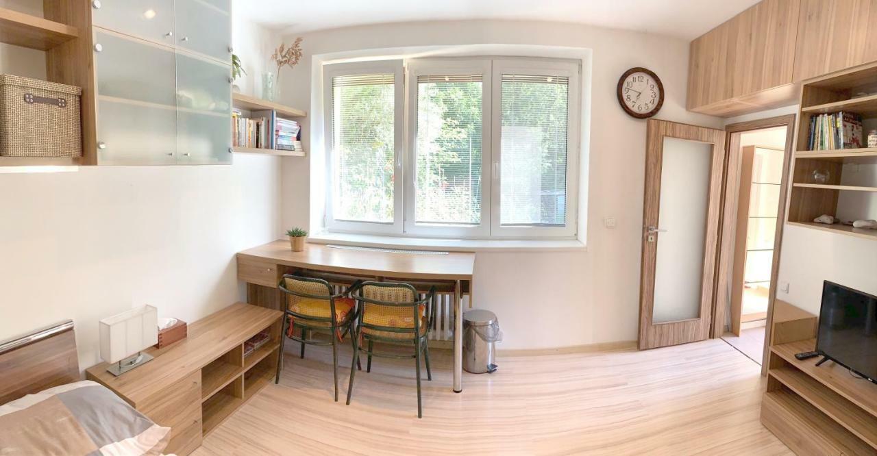 Krasny Apartman U Lesa, Trolejbus Do Centra A Bvv, Parkovani Zdarma Брно Екстер'єр фото